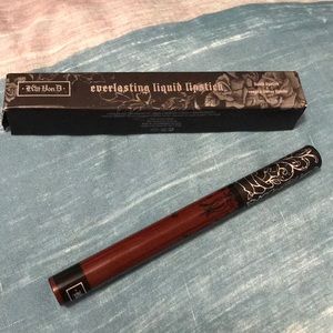 Kat Von D: Everlasting Liquid Lipstick (vampira)